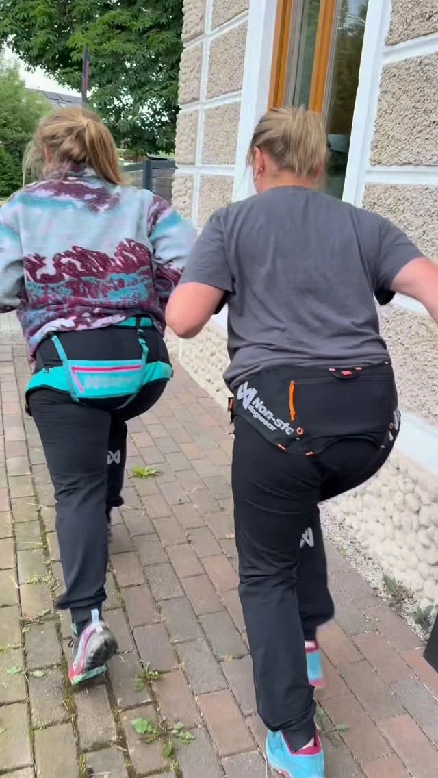 Wer hat für euch gewonnen? 🤪👇

Für Hunde, die mehr erleben. 👉 www.strongdog.store

#strongdog #zughundesport #canicross #hundesport #challenge